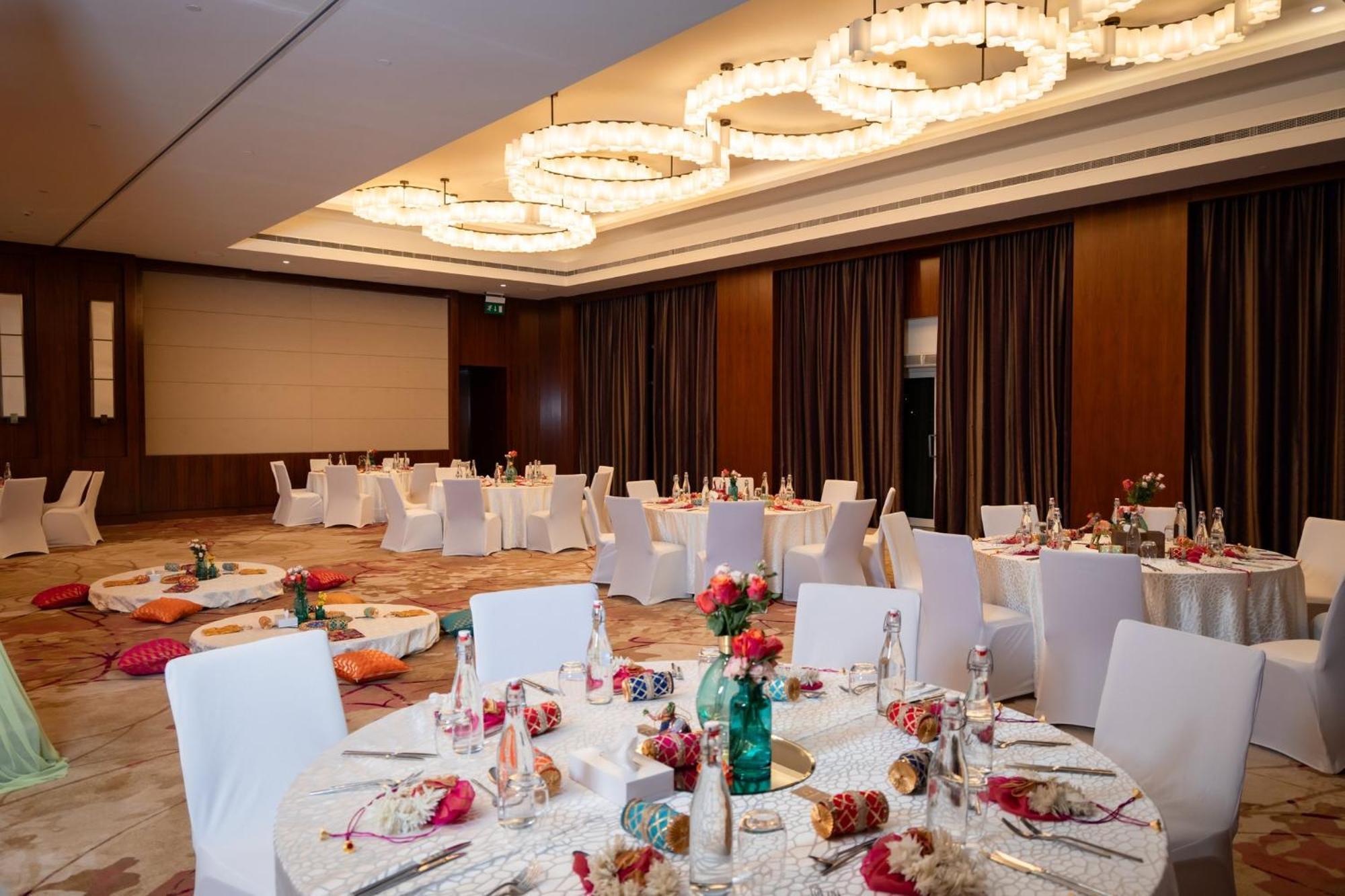 Crowne Plaza Muscat Ocec By Ihg Hotel Exterior foto